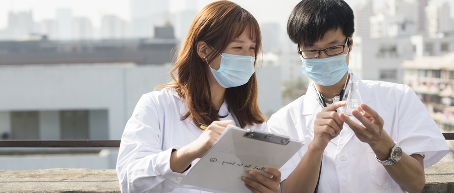 女生学药学好不好就业？三大优势解析