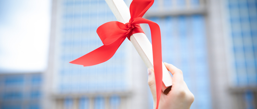 张雪峰谈提前批的利弊：抢跑还是陷阱？明智选择是关键！